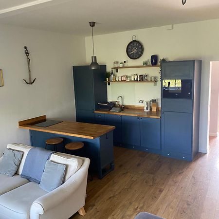 1 Bed River Apartment On The Docks Gloucester Exterior photo