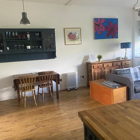 1 Bed River Apartment On The Docks Gloucester Exterior photo