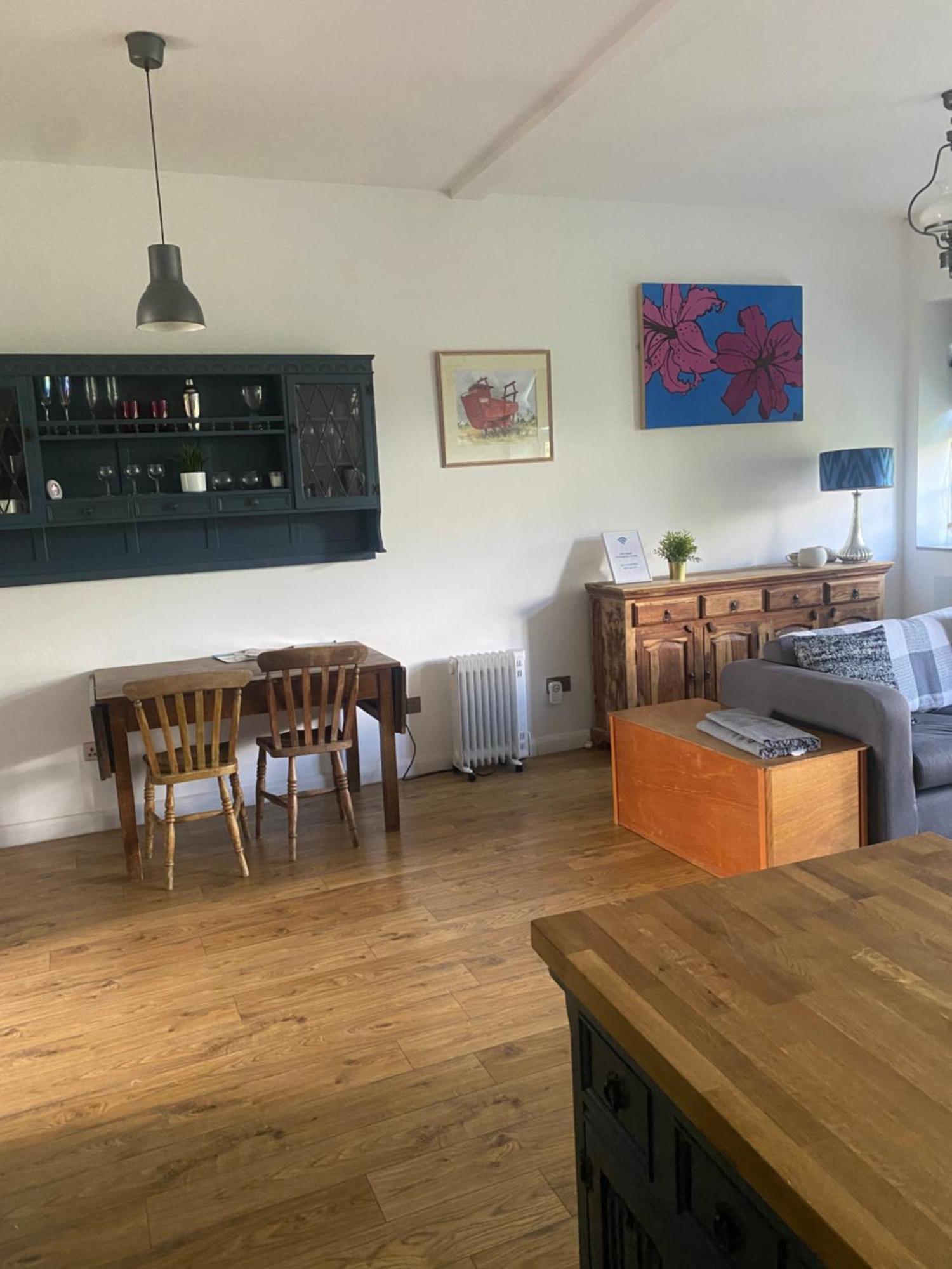 1 Bed River Apartment On The Docks Gloucester Exterior photo