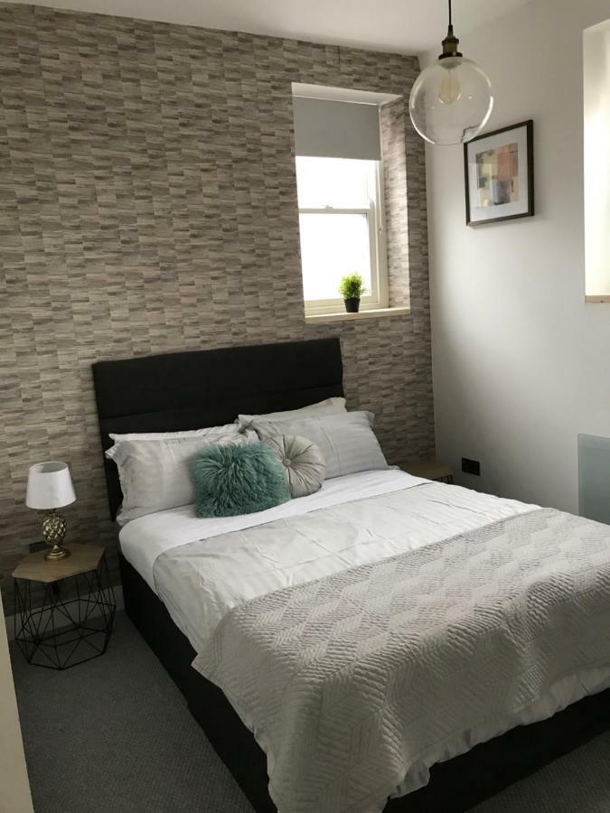 1 Bed River Apartment On The Docks Gloucester Exterior photo
