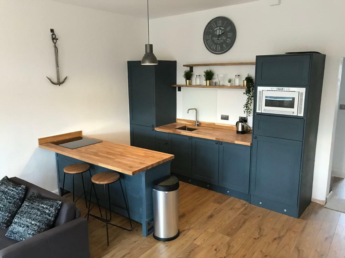 1 Bed River Apartment On The Docks Gloucester Exterior photo